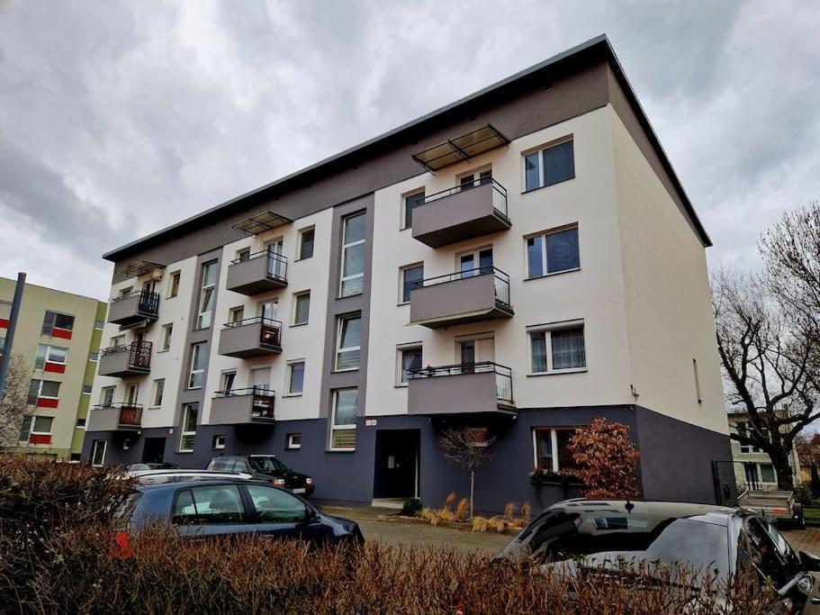 Slnecny Byt V Blizkosti Historickeho Centra Trenčín Exteriör bild