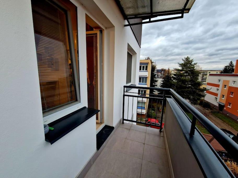 Slnecny Byt V Blizkosti Historickeho Centra Trenčín Exteriör bild